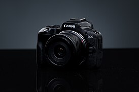 Canon EOS R100 с объективом RF-S 18-45mm F4.5-6.3 IS STM