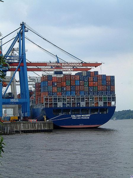 The CMA CGM Mozart in Hamburg