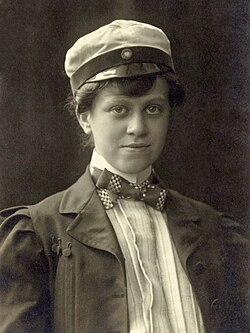 Elsa Collin som ung studentska omkring 1907