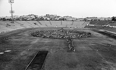 אצטדיון רמת גן, כנראה חזרה גנרלית לטקס הפתיחה, כי כתוב שנכחו 30 אלף צופים.