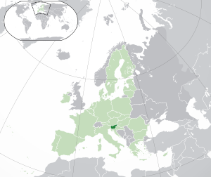 Расположение Словении (тёмно-зелёный): — в Европе (светло-зелёный и тёмно-серый) — в Европейском союзе (светло-зелёный)