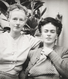 Emmy Lou Packard and Frida Kahlo in 1941 in Coyoacán, Mexico