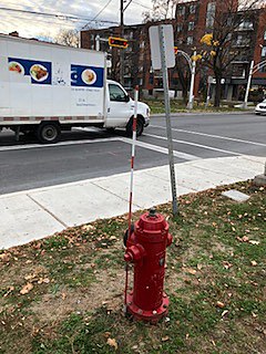 File:Fire hydrant locator stanchion in Laval, Quebec.jpg