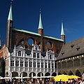 Renaissance-Anbau am gotischen Lübecker Rathaus auf der Marktseite