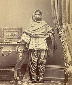 Индуистская девушка karachi.jpg