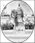 Monument d'Isabelle la Catholique, durant une cérémonie d'ouverture en 1915.