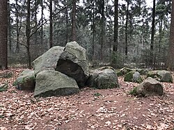 Haupt- und Nebensteine der Grabanlage