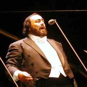 English: Luciano Pavarotti in Vélodrome Stadiu...