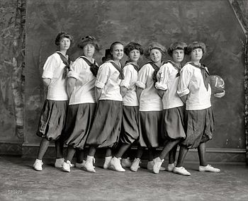 English: Group of girls from The Madeira Schoo...