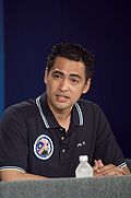 Малазийский астронавт Шейх Музафар Шукор отвечает на запрос СМИ на предполетной пресс-конференции.