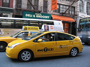 English: A Toyota Prius hybrid taxi in New Yor...