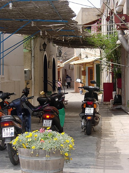 File:Narrow streets of Gaios.jpg