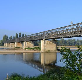 Le pont de Pouilly-sur-Loire.