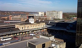 Altes (links) und neues (rechts) Gebäude