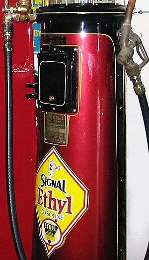 English: Vintage Signal Ethyl Gasoline pump (d...