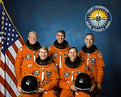 Derrière : Charles D. Gemar, Robert C. Springer et Carl J. MeadeDevant : Frank L. Culbertson et Richard O. Covey