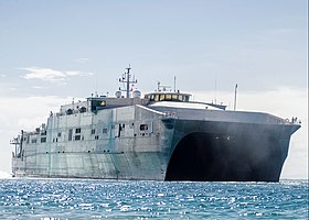 2014年9月2日にホンジュラスのプエルト・カスティージャから出航するUSNSスピアヘッド