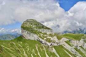 Vue de la tour de Mayen depuis la tour d'Aï.