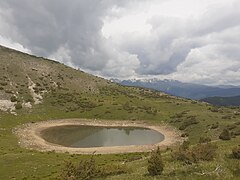 Поглед на Сенечкото Езеро со Кораб во позадината