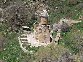 L'ermitage depuis le nord-ouest (de gauche à droite : Sourp Astvatsatsin, la cour et le clocher).