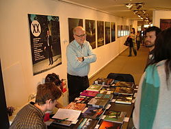 Expozice a stánek ITF na výstavě Prague Photo 2011, uprostřed Vladimír Birgus