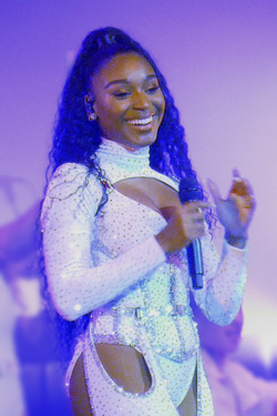 Normani esiintymässä Jingle Ballissa vuonna 2019.