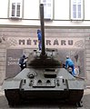 Az 1956-os forradalom ünnepére felállított T–34-es tank Kaposvárott, 2016-ban