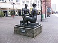 Skulptur "Junges Paar" am Sachsenplatz (2009)