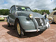 2CV de 1956 sur l'hippodrome de Caen, le 1er juillet 2007 lors du 1er Rétro Auto Festival.