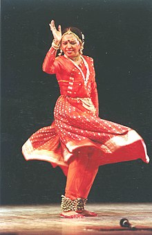 Кадр Сунаяны Хазарилал Агарвал, который будет вручен Премией Сангит Натак Академи за танец Катхак президентом доктором А.П. Дж. Абдулом Каламом в Нью-Дели 26 октября 2004 года.