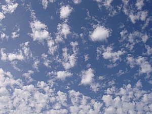 English: Altocumulus cloud, Tel-Aviv, Israel. ...