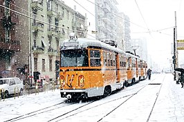 Een tram op het eindpunt Affori, in afwachting van vertrek naar Limbiate. 28 februari 2001.