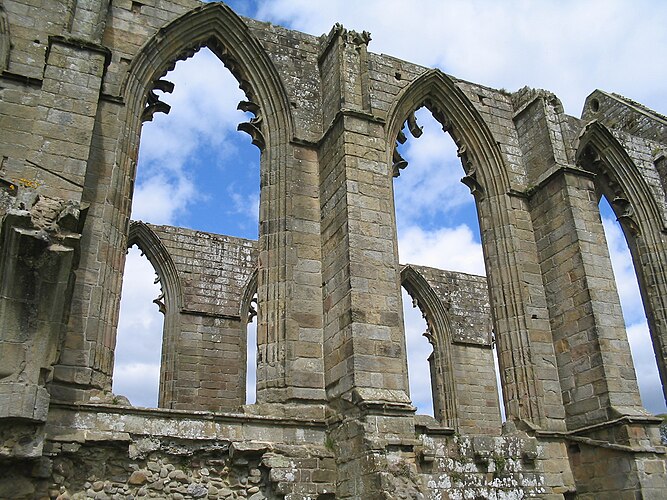 Развалины Болтонского аббатства. Монастырь XII века в северном Йоркшире, Англия