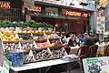 海鮮品をメインに提供するスペイン風オープンカフェの例（ブリュッセル・グランプラス地区)