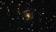 Arcos graciosos em torno de SDSSJ0146-0929 são exemplos de um anel de Einstein