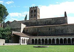 Rajský dvůr kláštera Saint-Michel de Cuxa