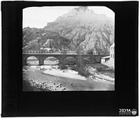 El pont de la Coromina i el riu Cardener amb el castell de Cardona al fons