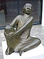 Ernst Barlach, Zpívající muž (Der singende Mann) (neidentifikovatelný exemplář, zinek?)