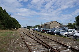 Voies de service et halle à marchandises.