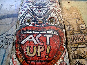 English: A section of the Berlin Wall with Gra...