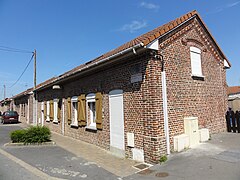 Des habitations groupées par deux.