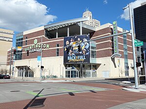 Der Haupteingang des Huntington Center in Toledo (April 2022)