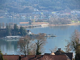Seedamm and Hurden, as seen from Frohberg hill in Kempraten-Lenggis, the Capuchin monastery in Rapperswil to the left, Pfäffikon in the background