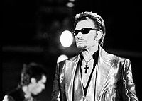 Hallyday performing in Villeneuve-d'Ascq in 2003