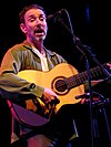 Jonathan Richman při vystoupení v Barceloně (2009)