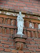Marijos statulėlė priekiniame fasade