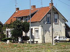 Des habitations groupées par deux.