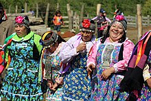 Phụ nữ người Mapuche ở Chile.