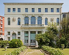 Façade du Palais Foresti Papadopoli vu du jardin.