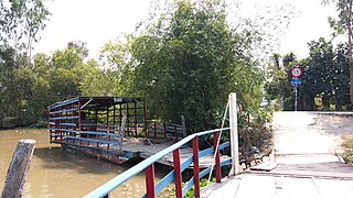 Ngã ba kênh Nguyễn Văn Tiếp và kênh Ban Dày.